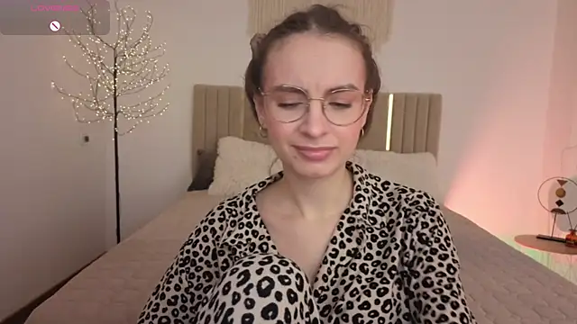 Real cutie1 online show from May 15, 12:47 pm