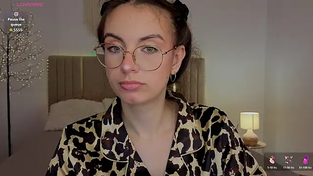 Snapshot of Real_cutie1 chatting on July 18, 12:58 pm Real cutie1 online show from July 18, 12:58 pm