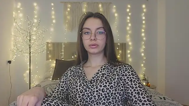 Real cutie1 online show from December 19, 1:57 pm