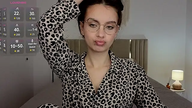 Snapshot of Real_cutie1 chatting on July 9, 12:59 pm Real cutie1 online show from July 9, 12:59 pm