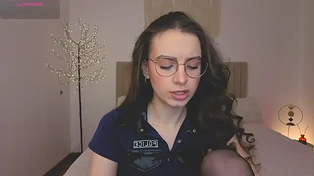 Real cutie1 online show from May 4, 12:41 pm