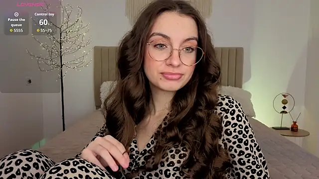 Real cutie1 online show from May 30, 1:06 pm