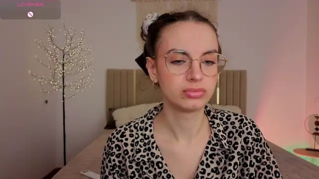 Real cutie1 online show from May 20, 12:35 pm