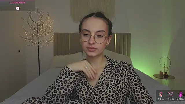 Real cutie1 online show from April 14, 12:43 pm