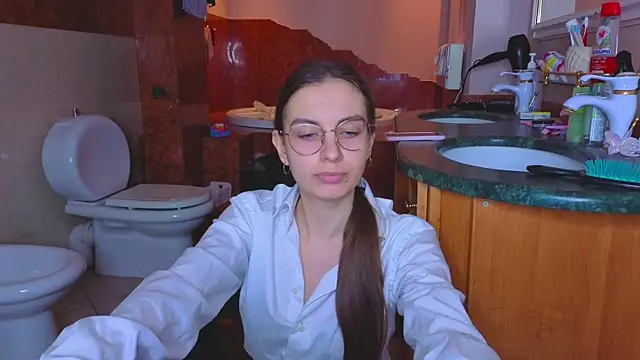 Real cutie1 online show from December 18, 1:48 pm