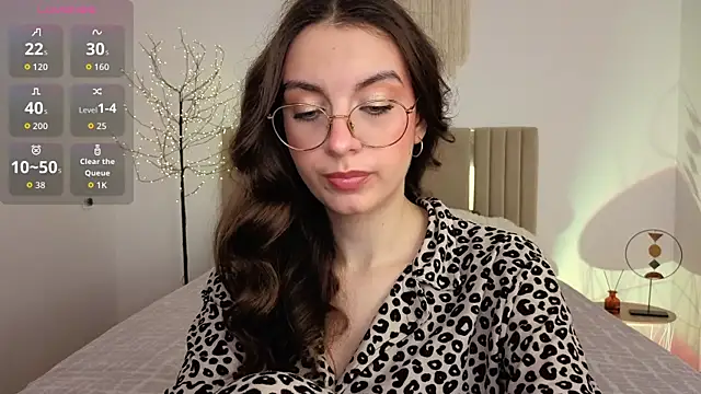 Snapshot of Real_cutie1 chatting on June 16, 1:00 pm Real cutie1 online show from June 16, 1:00 pm
