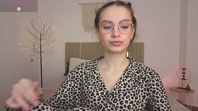 Real cutie1 online show from May 11, 12:39 pm
