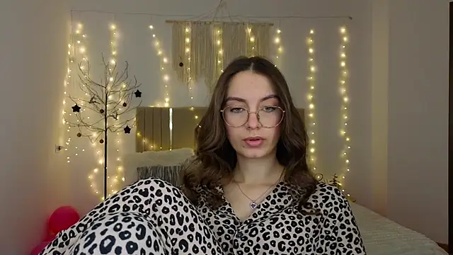 Real cutie1 online show from January 9, 1:51 pm