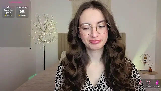 Snapshot of Real_cutie1 chatting on June 4, 12:43 pm Real cutie1 online show from June 4, 12:43 pm