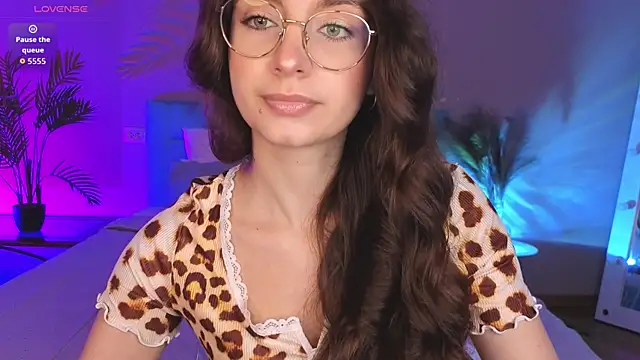 Snapshot of Real_cutie1 chatting on July 10, 2:17 pm Real cutie1 online show from July 10, 2:17 pm