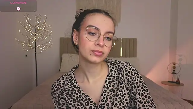 Real cutie1 online show from May 13, 12:45 pm