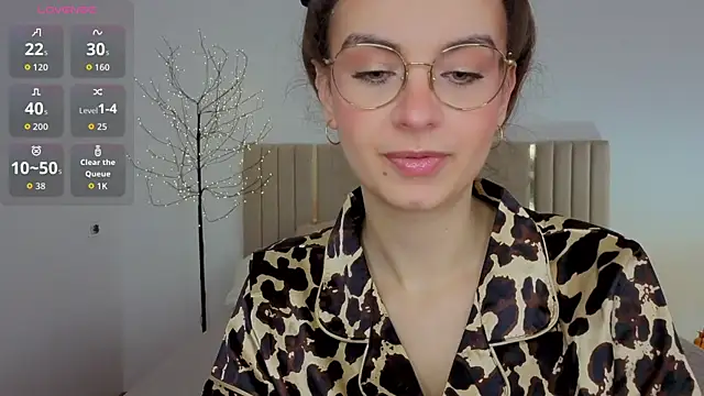 Snapshot of Real_cutie1 chatting on July 14, 12:55 pm Real cutie1 online show from July 14, 12:55 pm