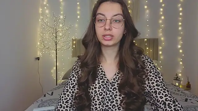 Real cutie1 online show from December 15, 2:01 pm