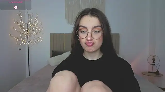Real cutie1 online show from May 8, 12:53 pm