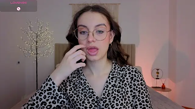 Real cutie1 online show from May 22, 1:20 pm