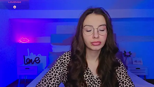 Real cutie1 online show from November 16, 9:08 pm