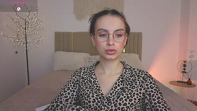 Real cutie1 online show from May 12, 12:55 pm