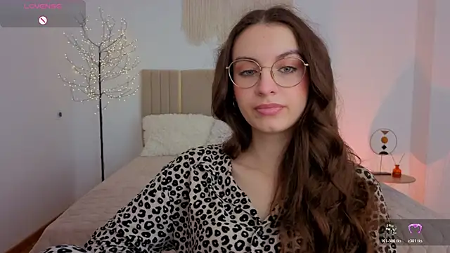 Real cutie1 online show from May 21, 1:41 pm
