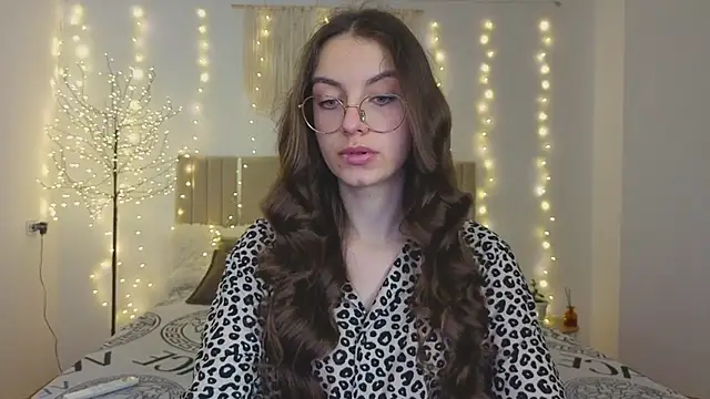 Real cutie1 online show from December 17, 1:27 pm