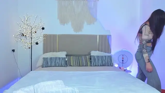 Real cutie1 online show from February 9, 1:53 pm