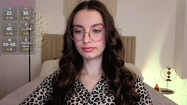 Snapshot of Real_cutie1 chatting on June 12, 1:31 pm Real cutie1 online show from June 12, 1:31 pm
