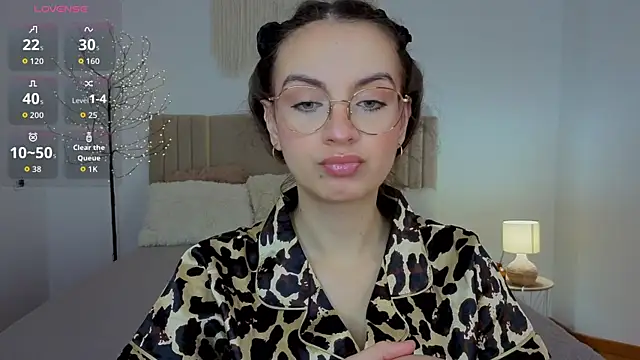 Snapshot of Real_cutie1 chatting on July 15, 12:45 pm Real cutie1 online show from July 15, 12:45 pm