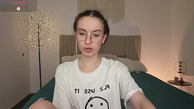 Real cutie1 online show from April 4, 2:01 pm