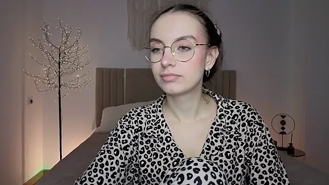 Real cutie1 online show from March 25, 1:43 pm