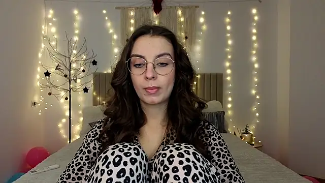 Real cutie1 online show from January 6, 1:48 pm