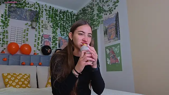 Ashley Pierce online show from November 3, 6:18 am