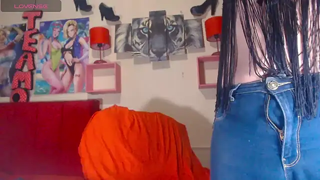 Snapshot of blondehot5v chatting on October 30, 3:31 pm blondehot5v online show from October 30, 3:31 pm