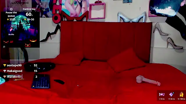 Snapshot of blondehot5v chatting on October 28, 12:48 pm blondehot5v online show from October 28, 12:48 pm