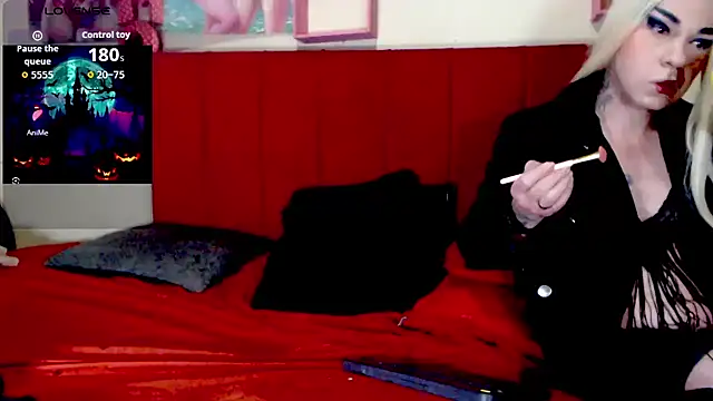 Snapshot of blondehot5v chatting on October 25, 12:28 pm blondehot5v online show from October 25, 12:28 pm