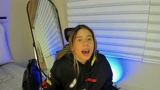 Rachell criss online show from November 26, 4:01 am