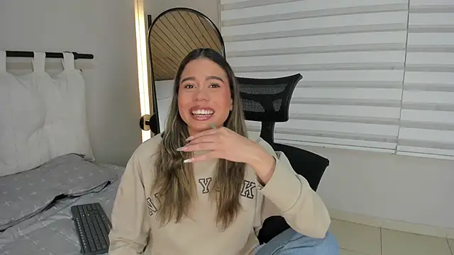 Rachell criss online show from November 28, 4:01 am