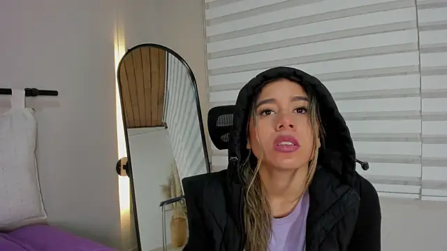 Rachell criss online show from December 4, 4:33 am