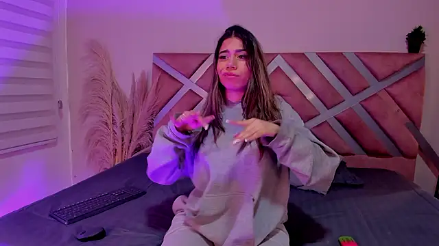 Rachell criss online show from March 31, 4:14 am