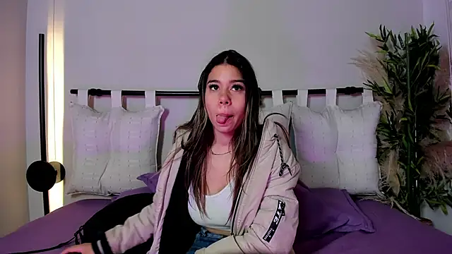 Rachell criss online show from March 22, 4:05 am