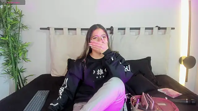 Rachell criss online show from March 10, 4:05 am