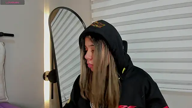 Rachell criss online show from December 18, 4:17 am