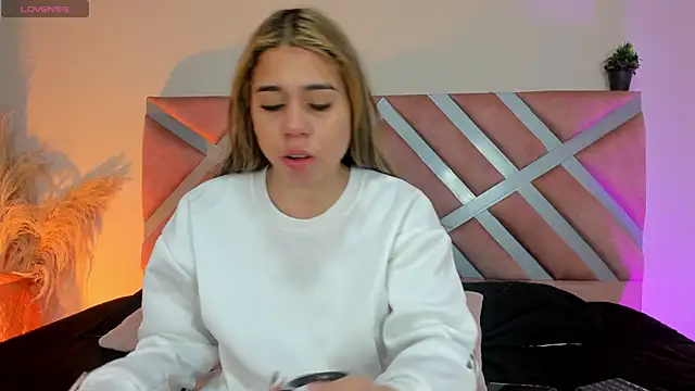 Rachell criss online show from May 28, 3:58 am