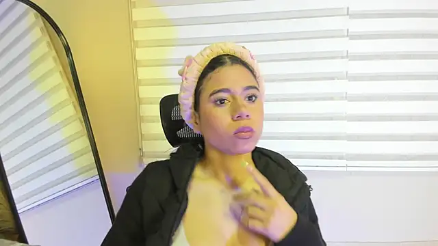 Rachell criss online show from November 14, 4:05 am