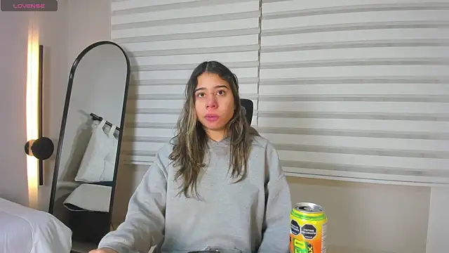 Snapshot of Rachell_criss chatting on January 17, 3:54 am Rachell criss online show from January 17, 3:54 am