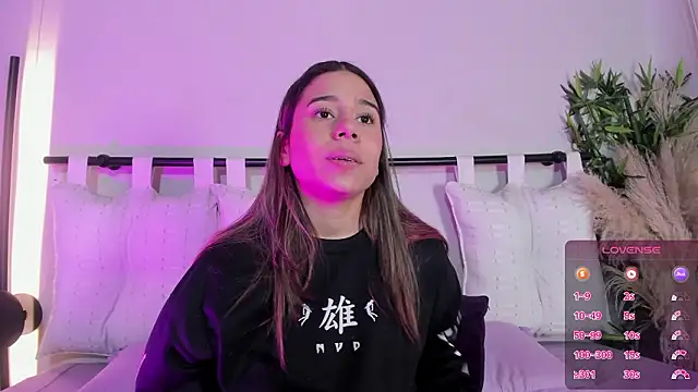 Snapshot of Rachell_criss chatting on February 3, 6:40 am Rachell criss online show from February 3, 6:40 am