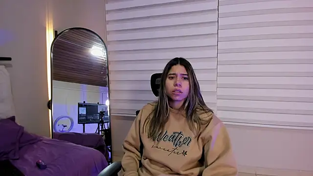 Rachell criss online show from October 4, 4:03 am