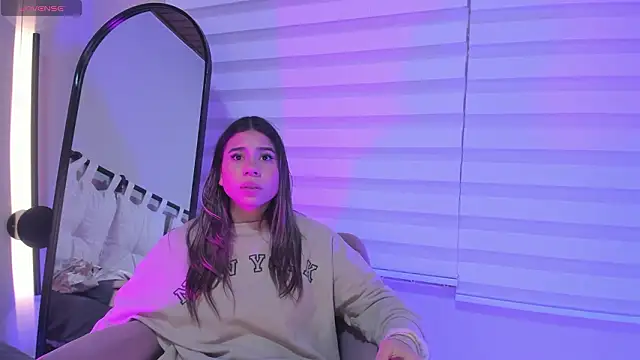 Snapshot of Rachell_criss chatting on February 25, 4:01 am Rachell criss online show from February 25, 4:01 am