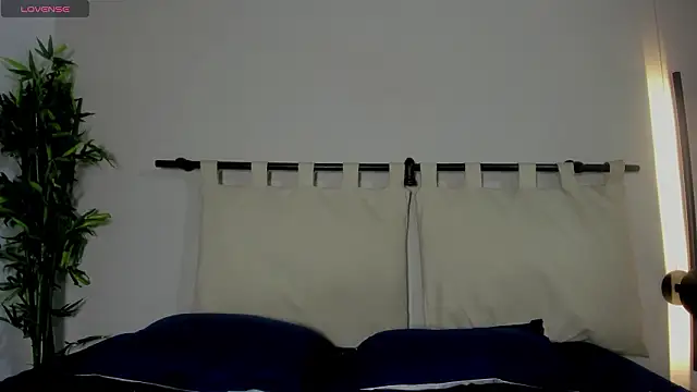 Snapshot of Rachell_criss chatting on February 12, 4:23 am Rachell criss online show from February 12, 4:23 am