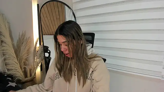 Rachell criss online show from October 28, 4:02 am