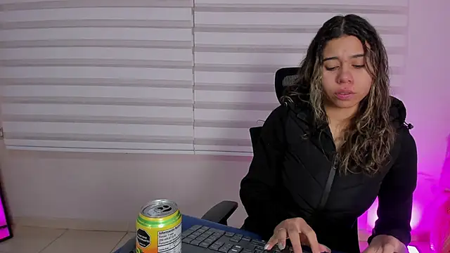 Rachell criss online show from November 16, 4:17 am