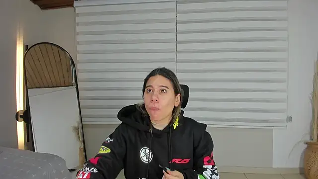 Rachell criss online show from November 30, 4:02 am